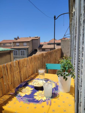 Sunny and Fully Furnished Duplex in central Marseille